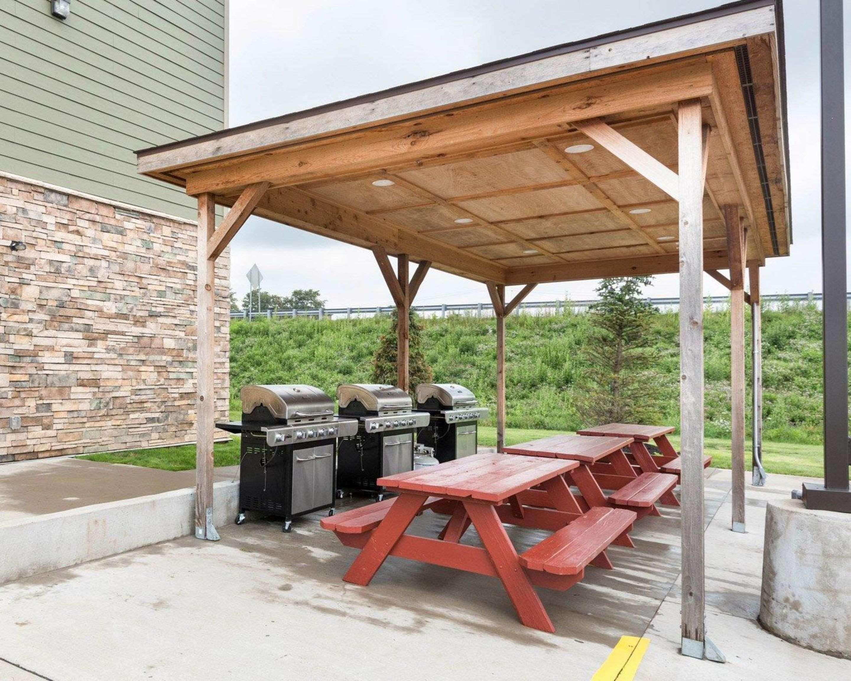 Suburban Studios Triadelphia - Wheeling At The Highlands Exterior photo